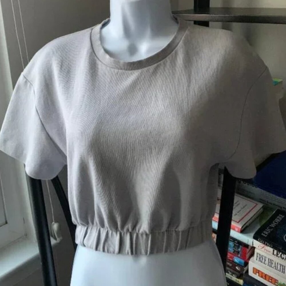 STORE CLOSING FRI JAN 23 Zara gray crop short sleeve shirt - size S